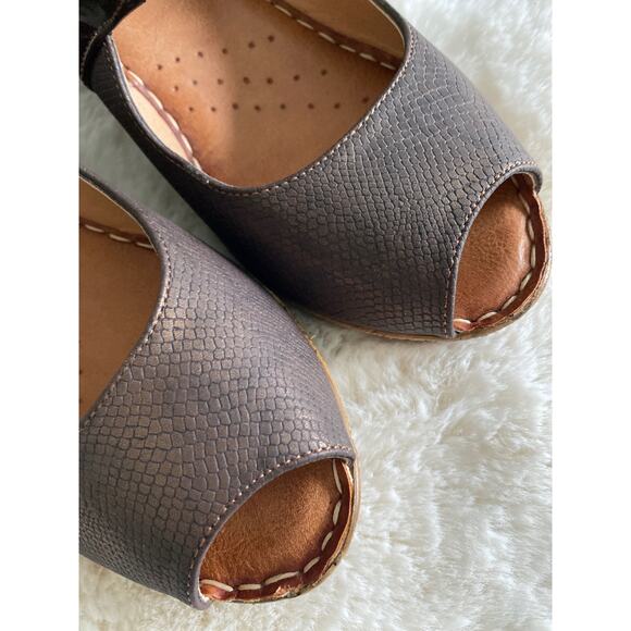 Patrizia by Spring Step Montal Snake Print Slingback Peep Toe Wedge Sz US 8 EU39 - Picture 9 of 9